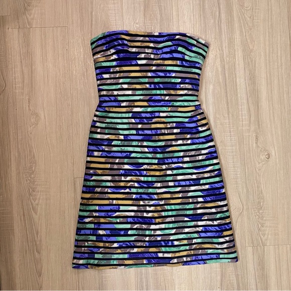 BCBGMAXAZRIA Strapless Multicolored Striped Cocktail Dress - Size 6 - Picture 1 of 3